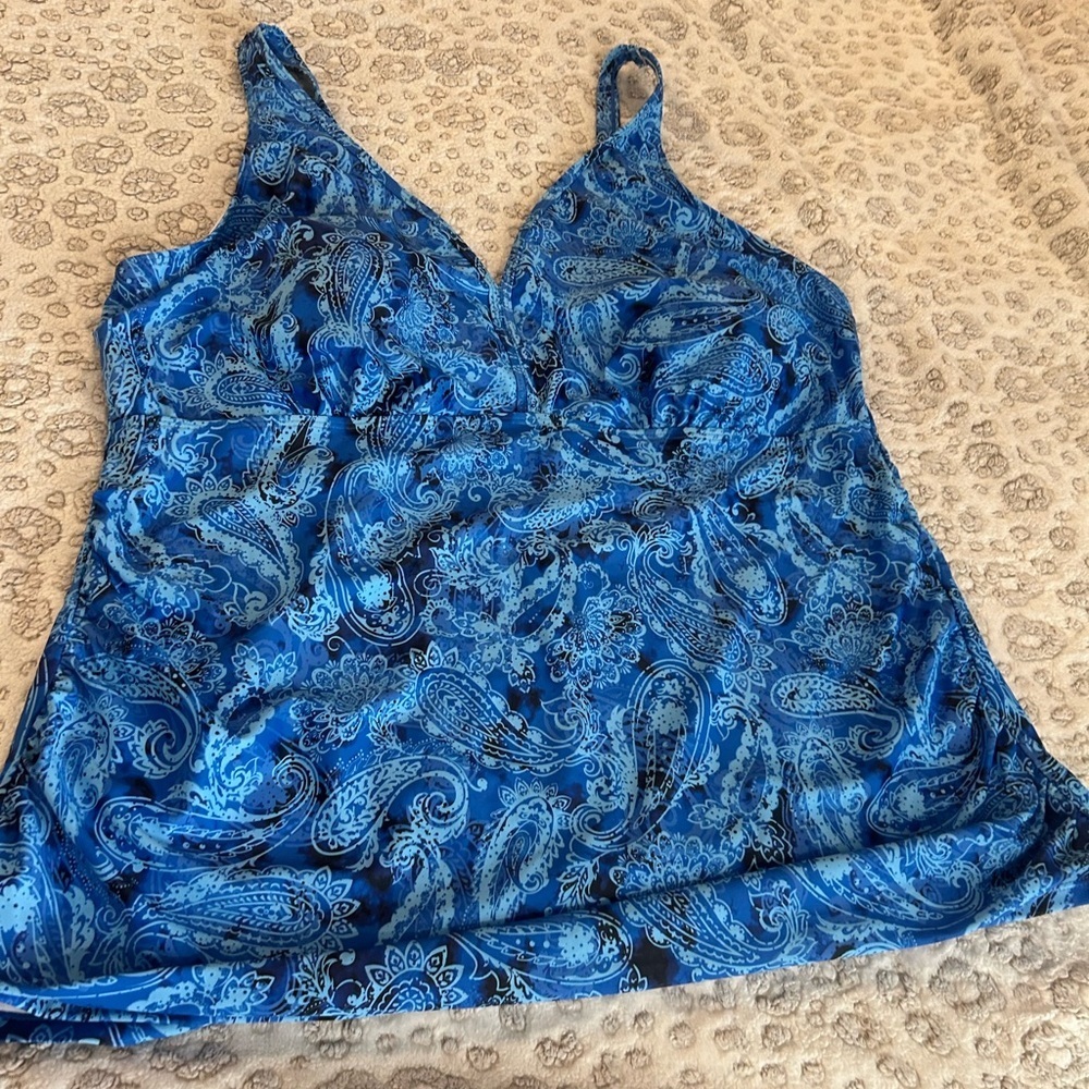 NWT Yonique Women’s Plus Size 26 W Blue Paisley Women's swim Top